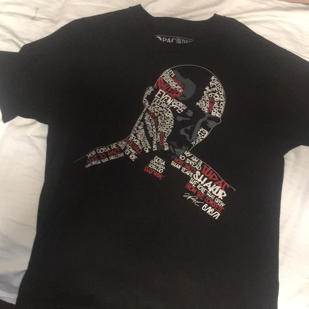 Tupac shakur short sleeve tee size large in men’s